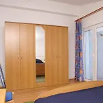 814b