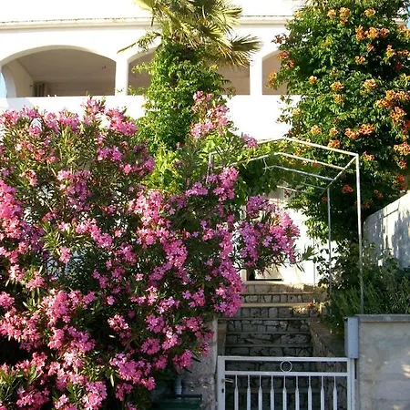 814b Apartment Tisno