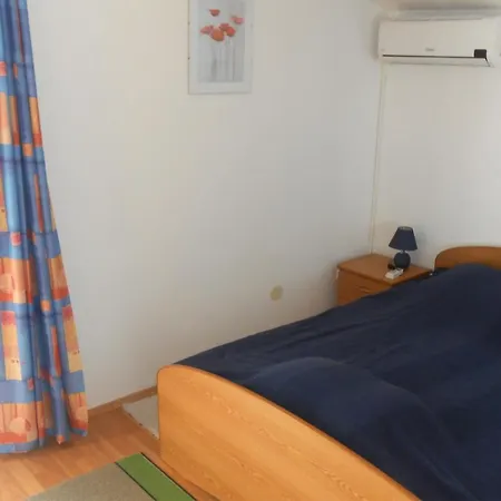 814b Tisno