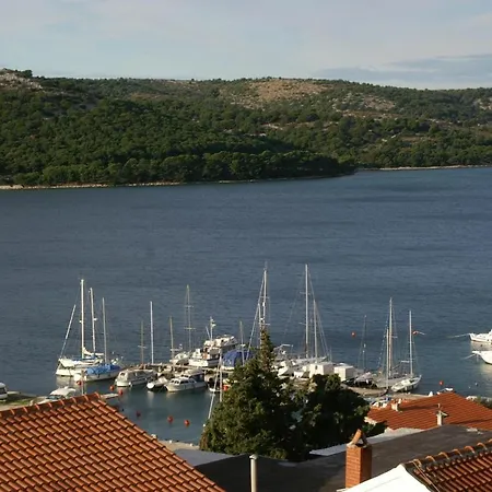 814b Tisno